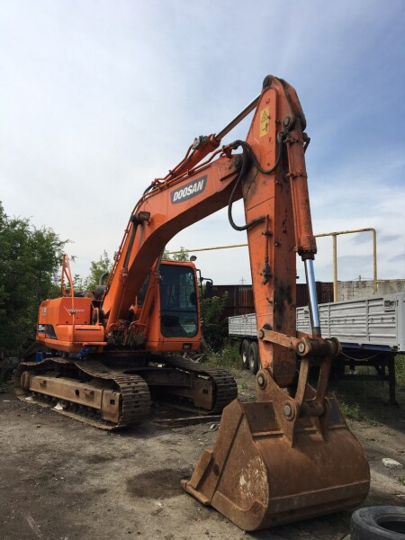 Экскаватор гусеничный Doosan 225LC